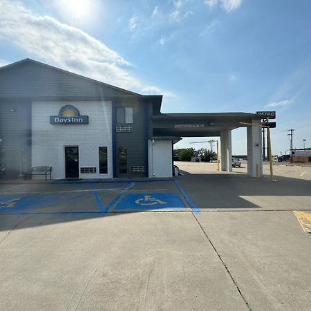 Days Inn By Wyndham Salina I-70 Εξωτερικό φωτογραφία
