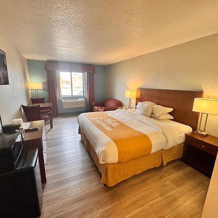 Days Inn By Wyndham Salina I-70 Εξωτερικό φωτογραφία