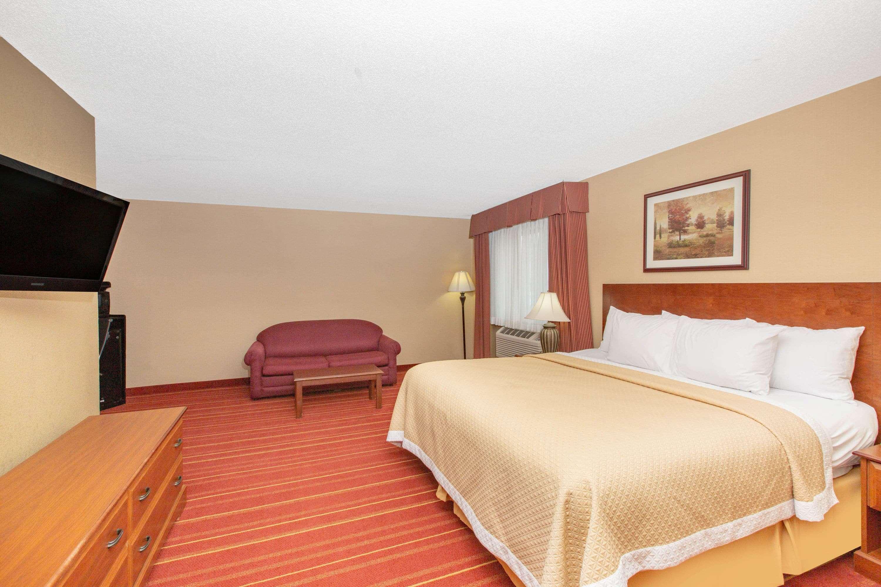 Days Inn By Wyndham Salina I-70 Εξωτερικό φωτογραφία