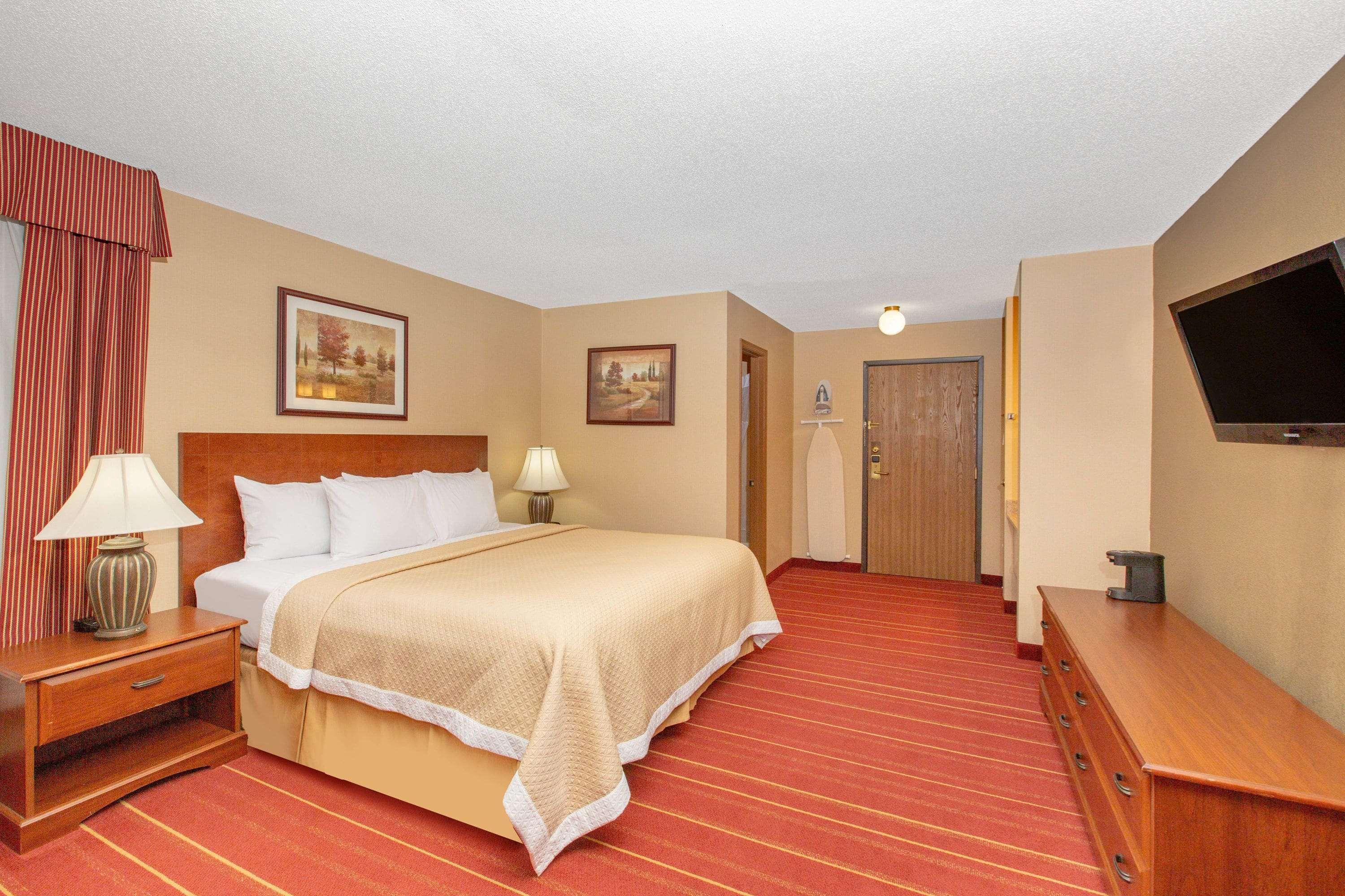 Days Inn By Wyndham Salina I-70 Εξωτερικό φωτογραφία