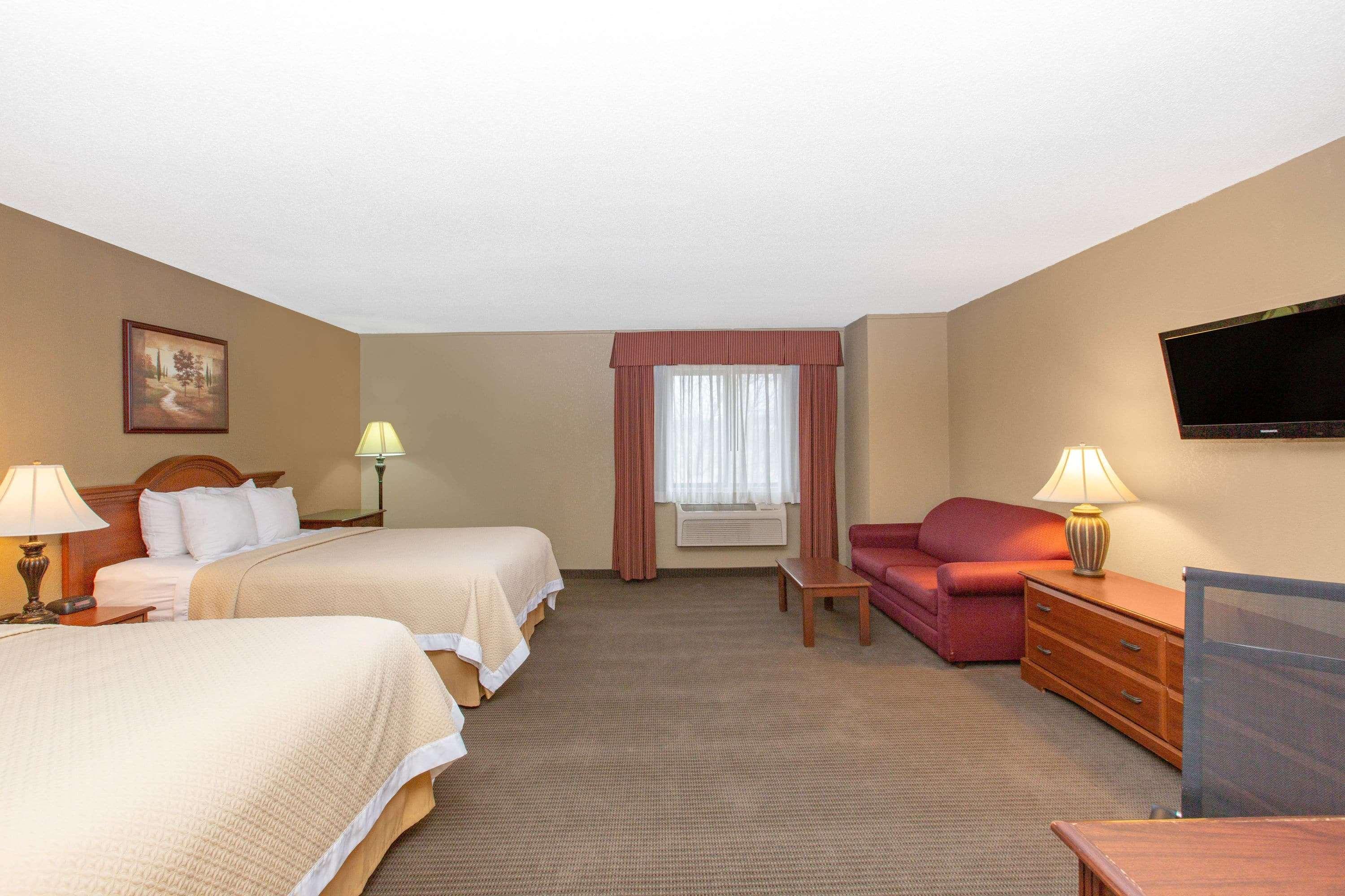 Days Inn By Wyndham Salina I-70 Εξωτερικό φωτογραφία