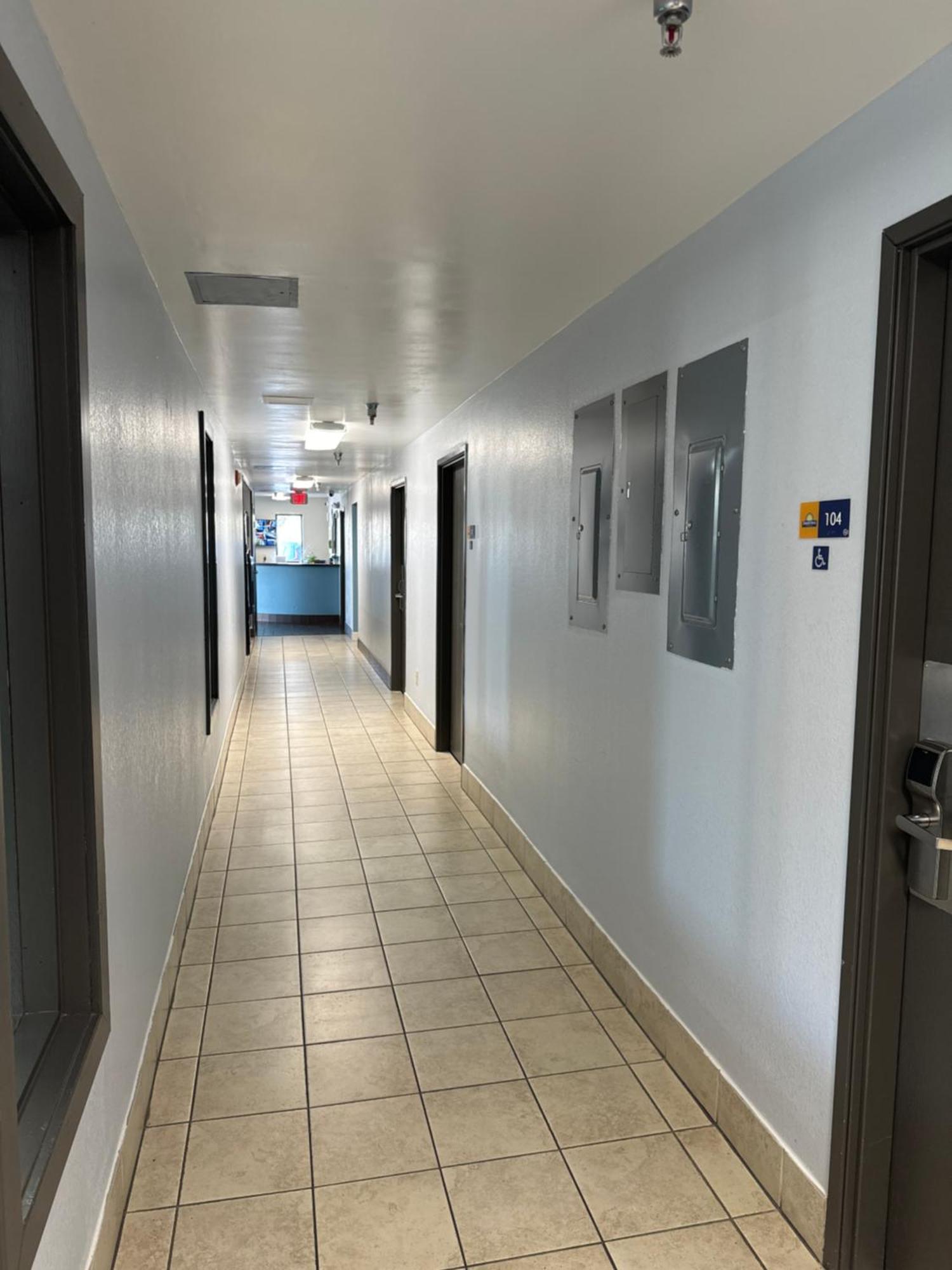Days Inn By Wyndham Salina I-70 Εξωτερικό φωτογραφία