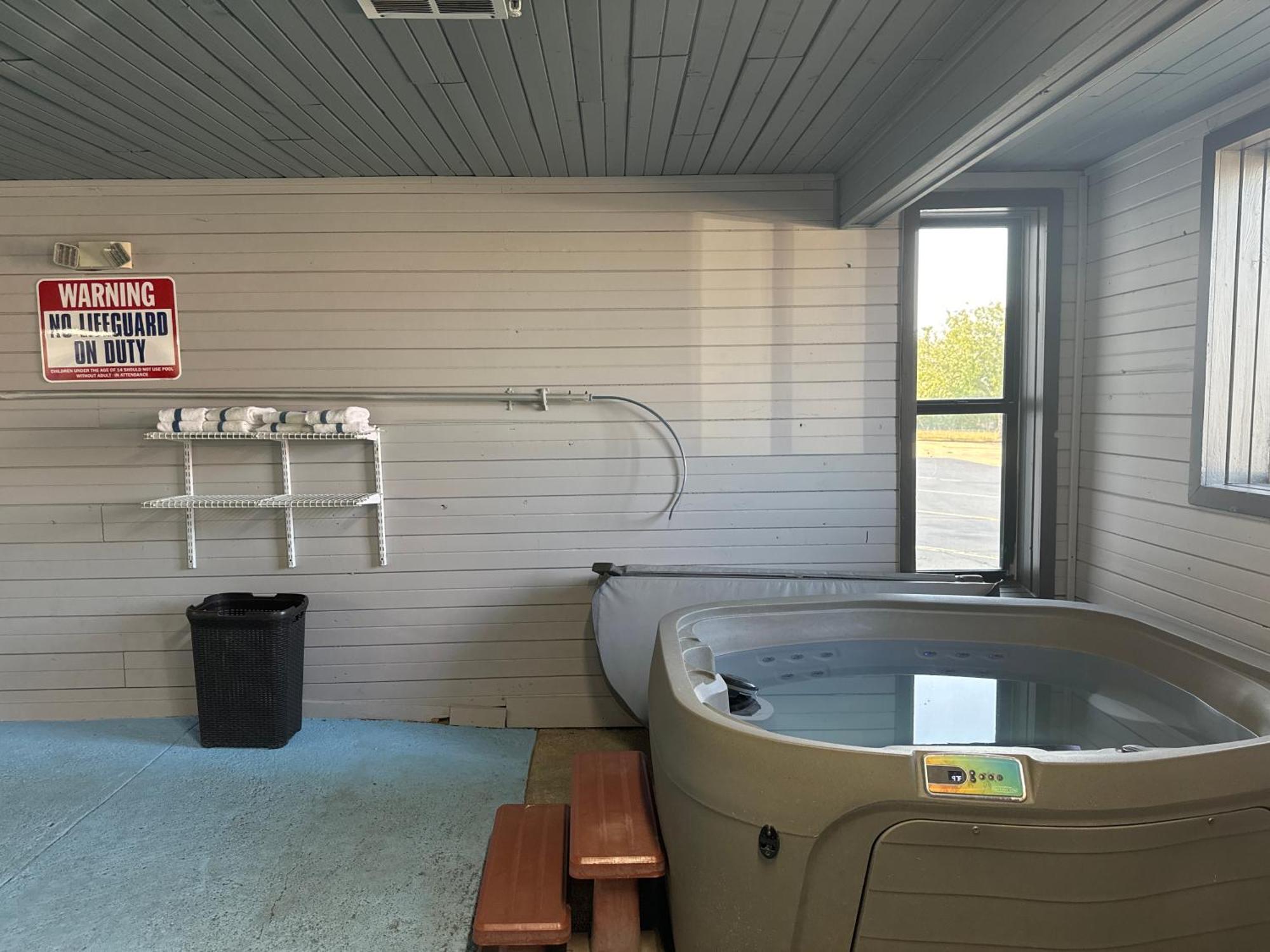 Days Inn By Wyndham Salina I-70 Εξωτερικό φωτογραφία