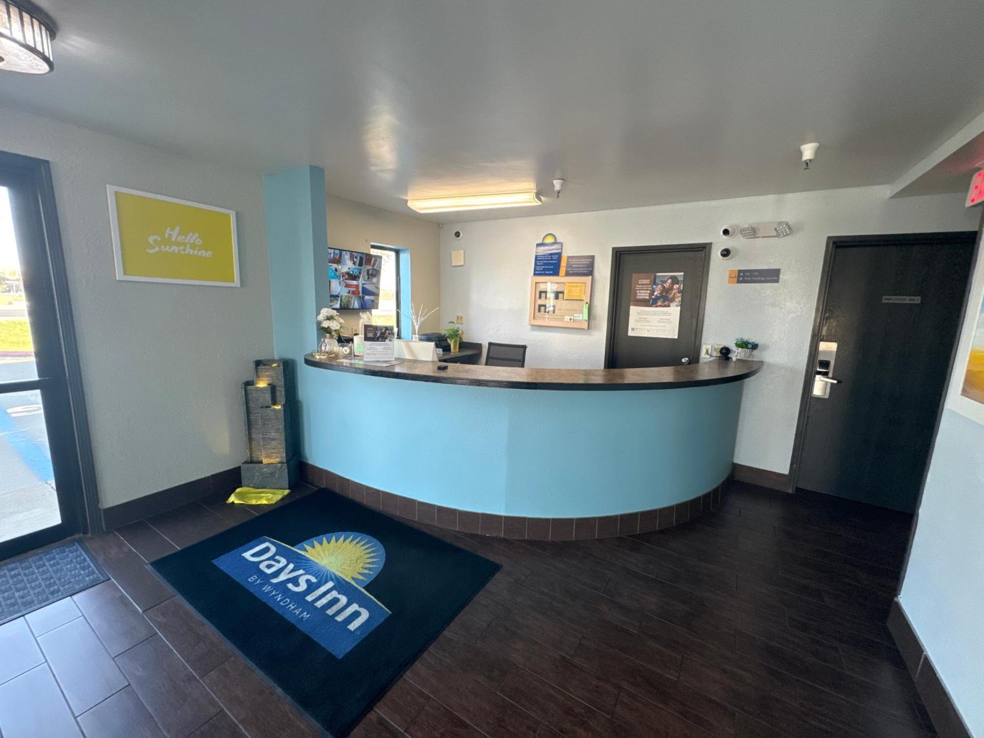 Days Inn By Wyndham Salina I-70 Εξωτερικό φωτογραφία