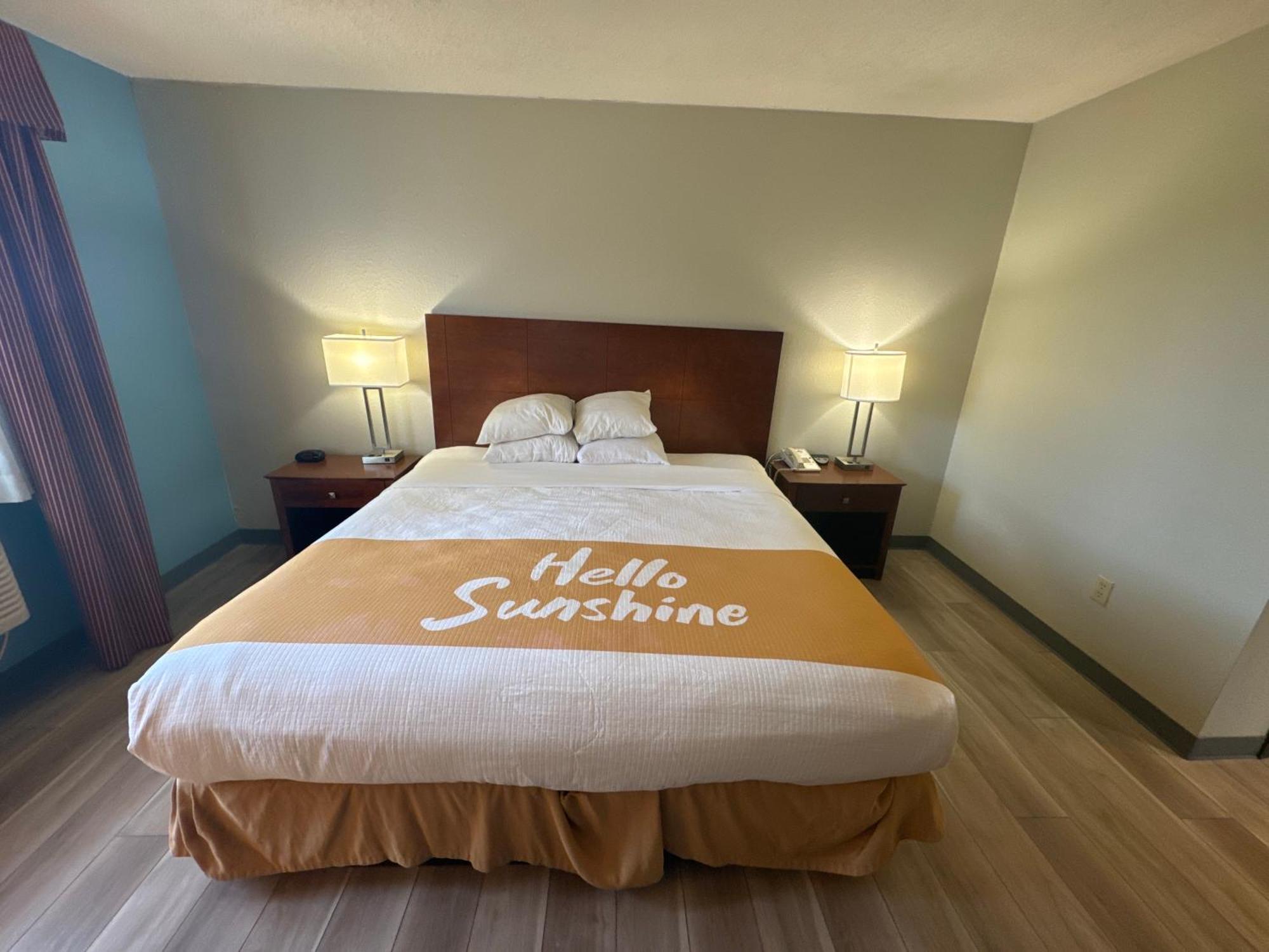 Days Inn By Wyndham Salina I-70 Εξωτερικό φωτογραφία
