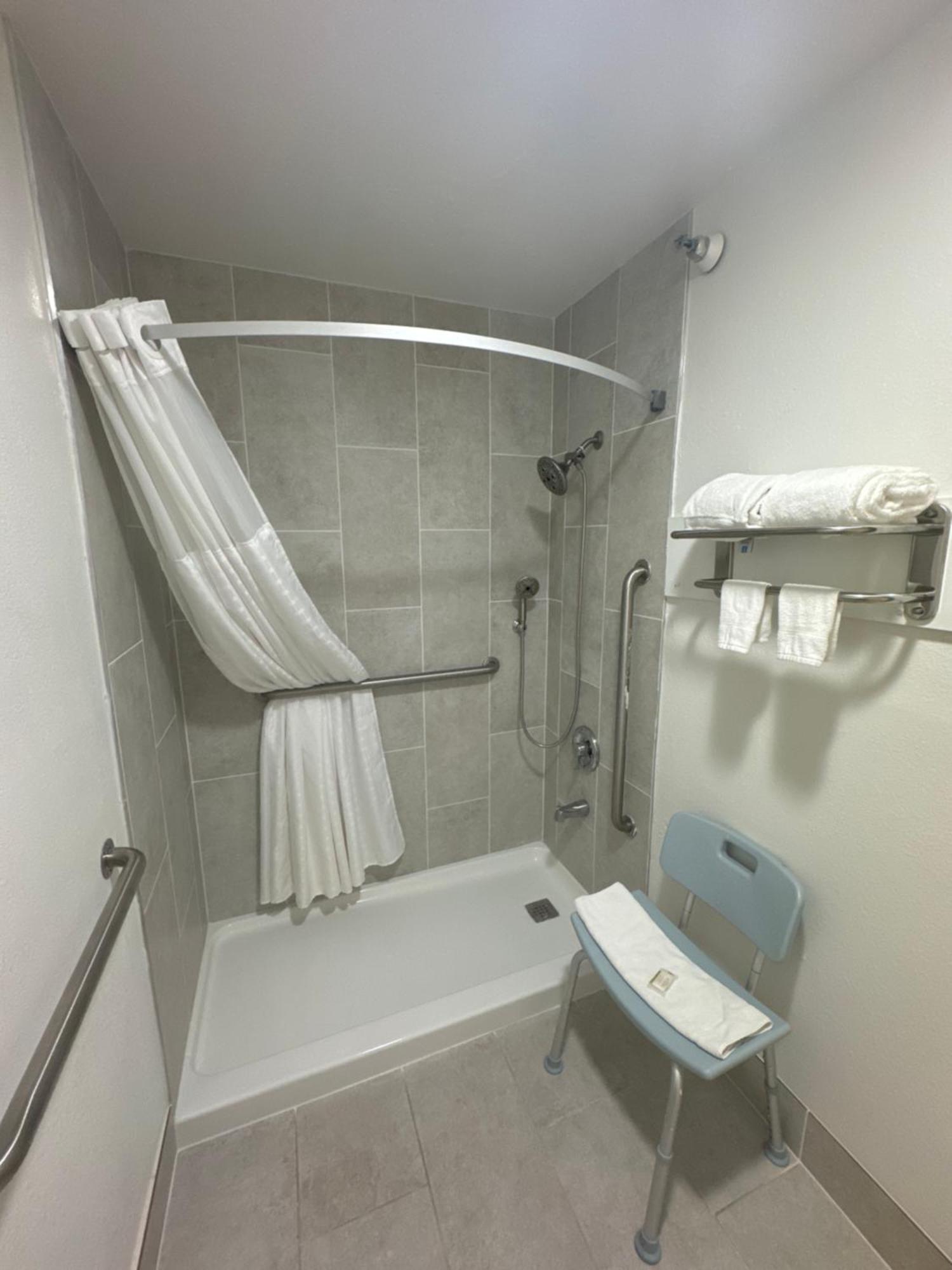 Days Inn By Wyndham Salina I-70 Εξωτερικό φωτογραφία
