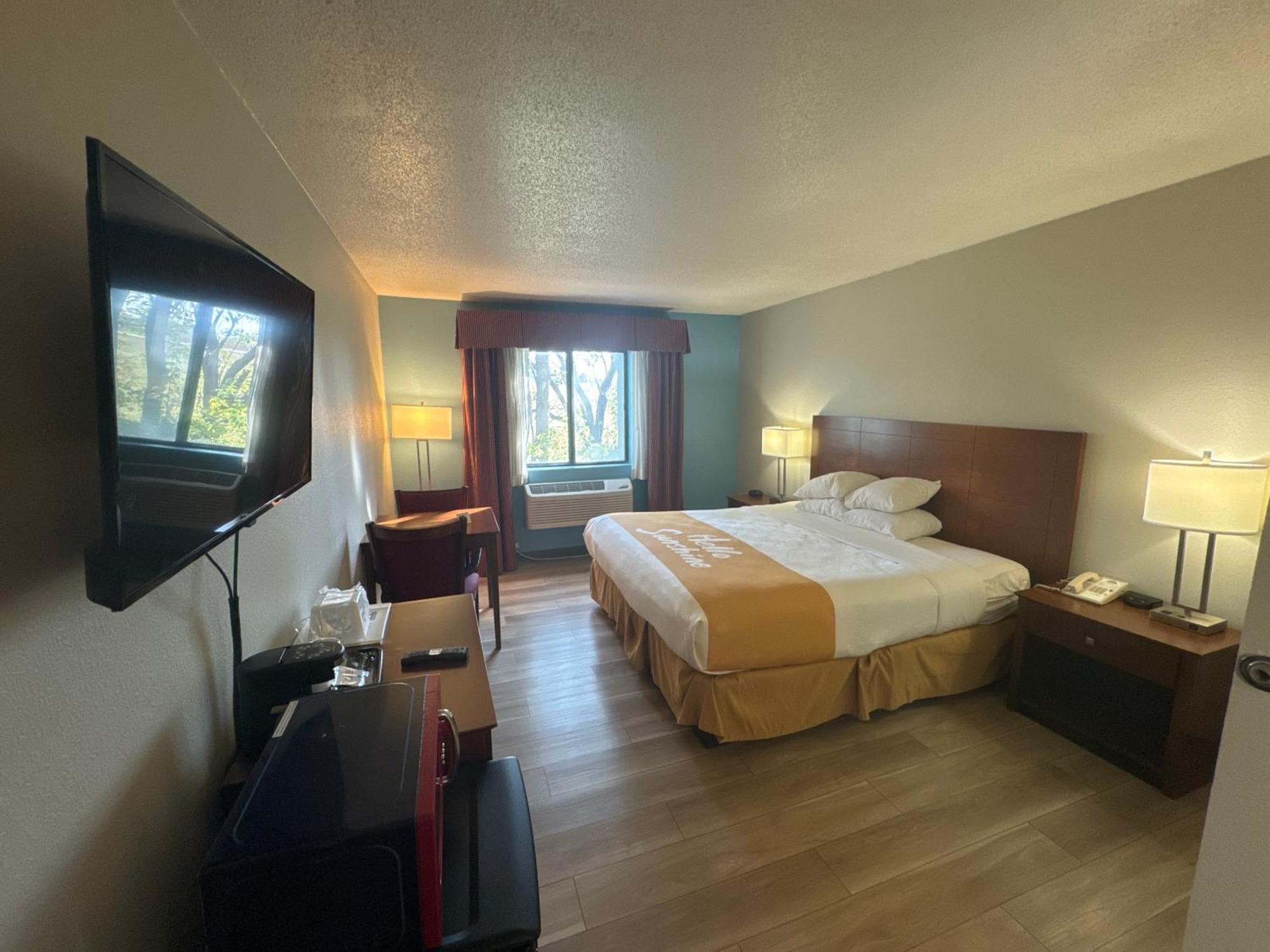 Days Inn By Wyndham Salina I-70 Εξωτερικό φωτογραφία