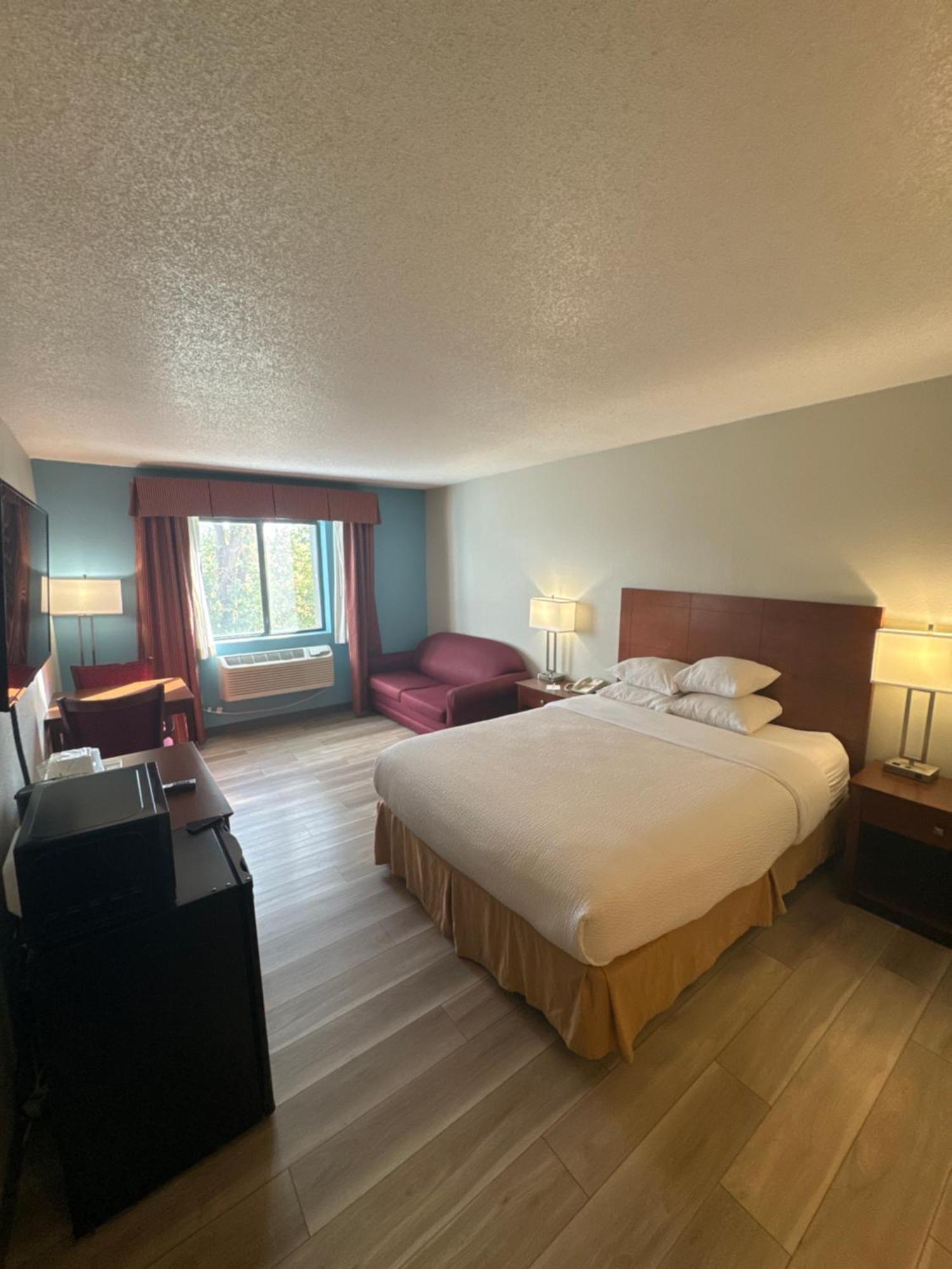 Days Inn By Wyndham Salina I-70 Εξωτερικό φωτογραφία