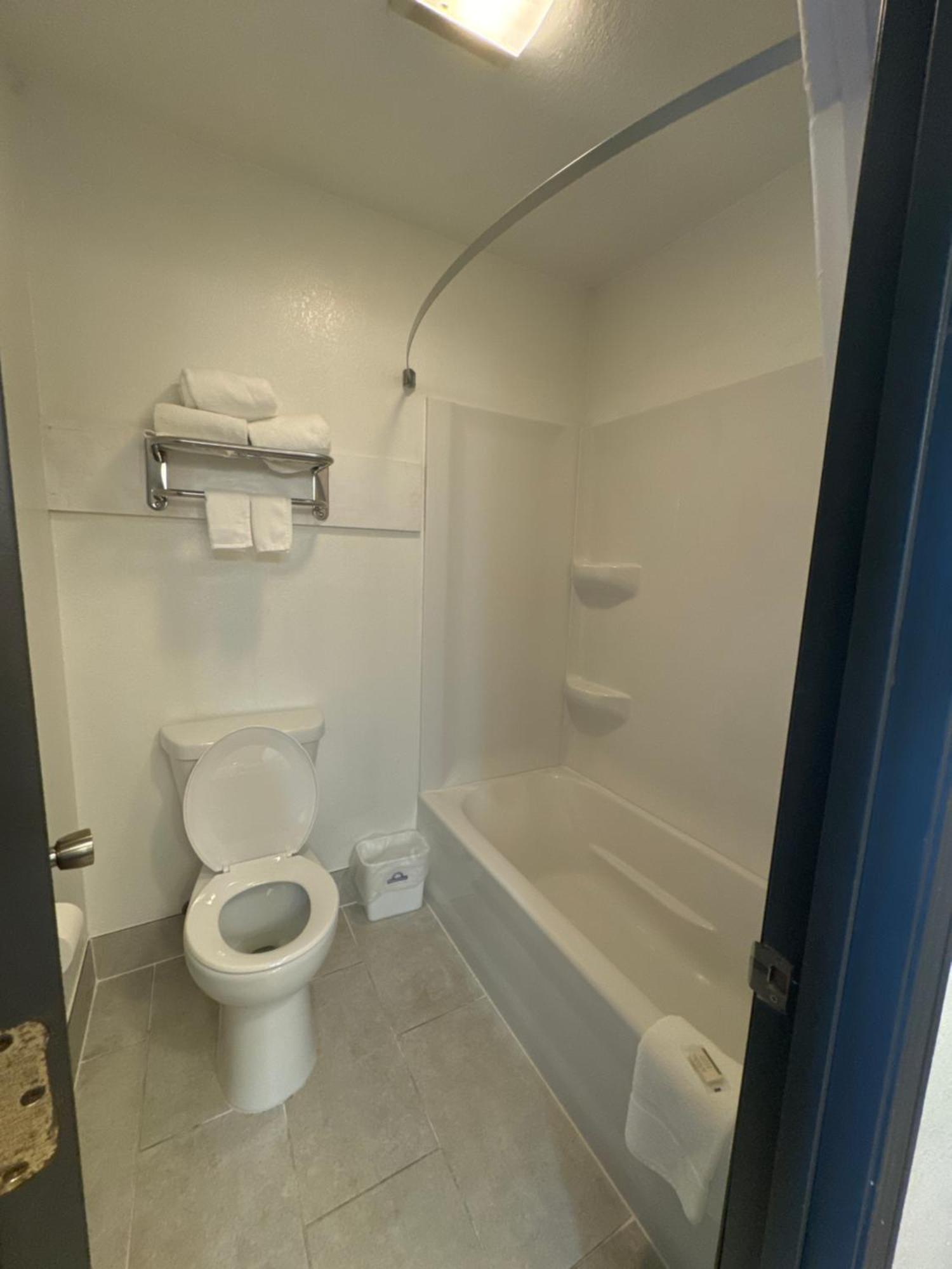 Days Inn By Wyndham Salina I-70 Εξωτερικό φωτογραφία