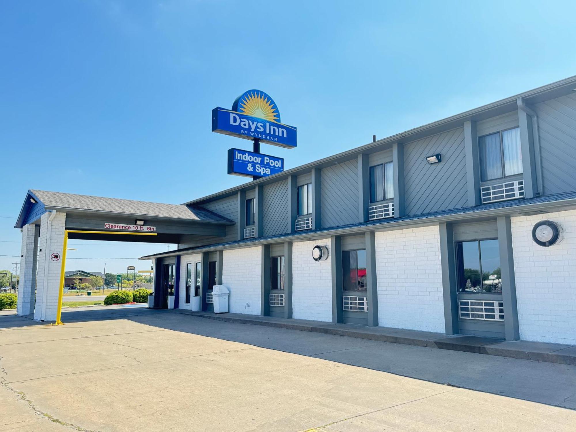 Days Inn By Wyndham Salina I-70 Εξωτερικό φωτογραφία