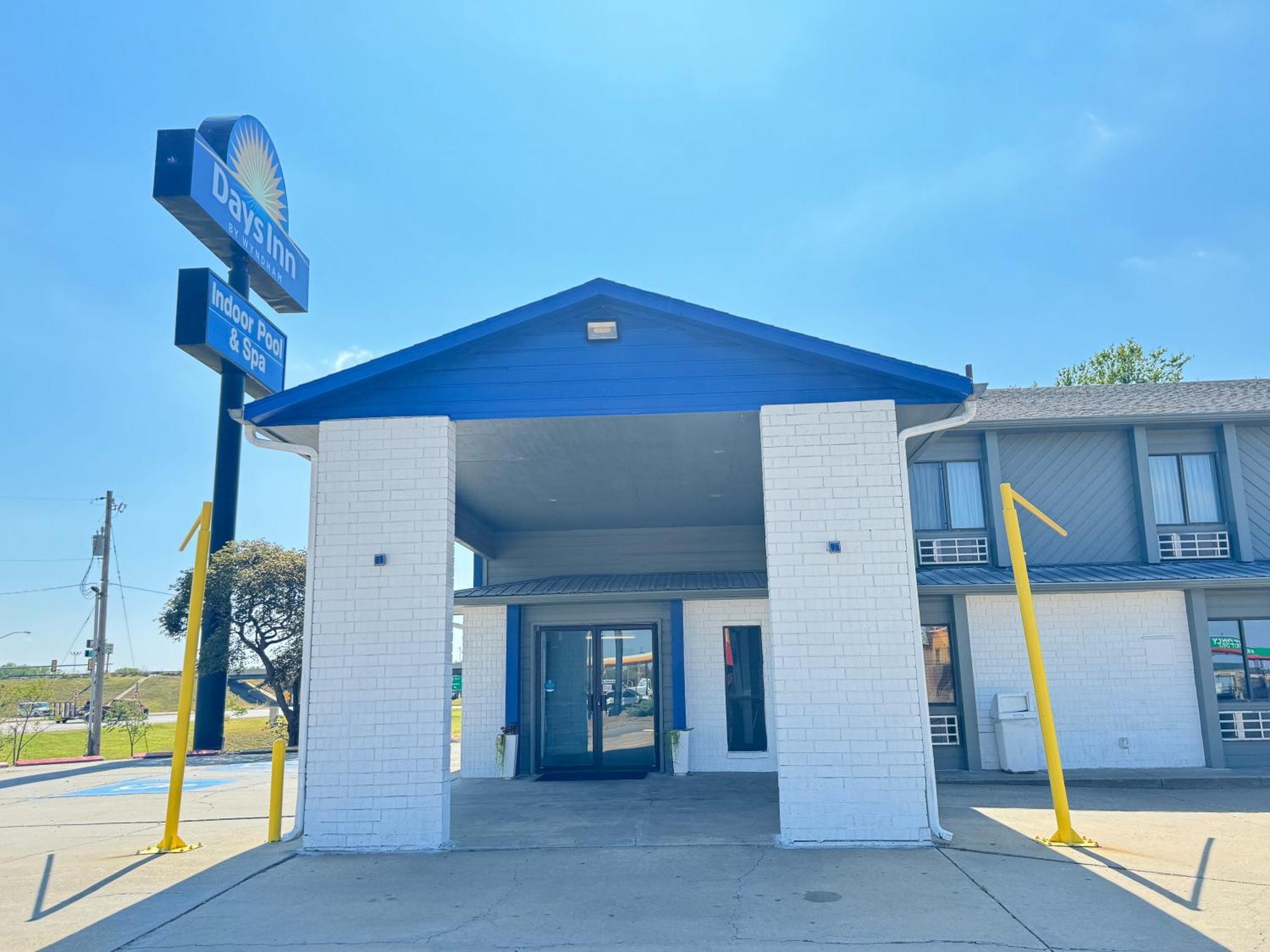 Days Inn By Wyndham Salina I-70 Εξωτερικό φωτογραφία