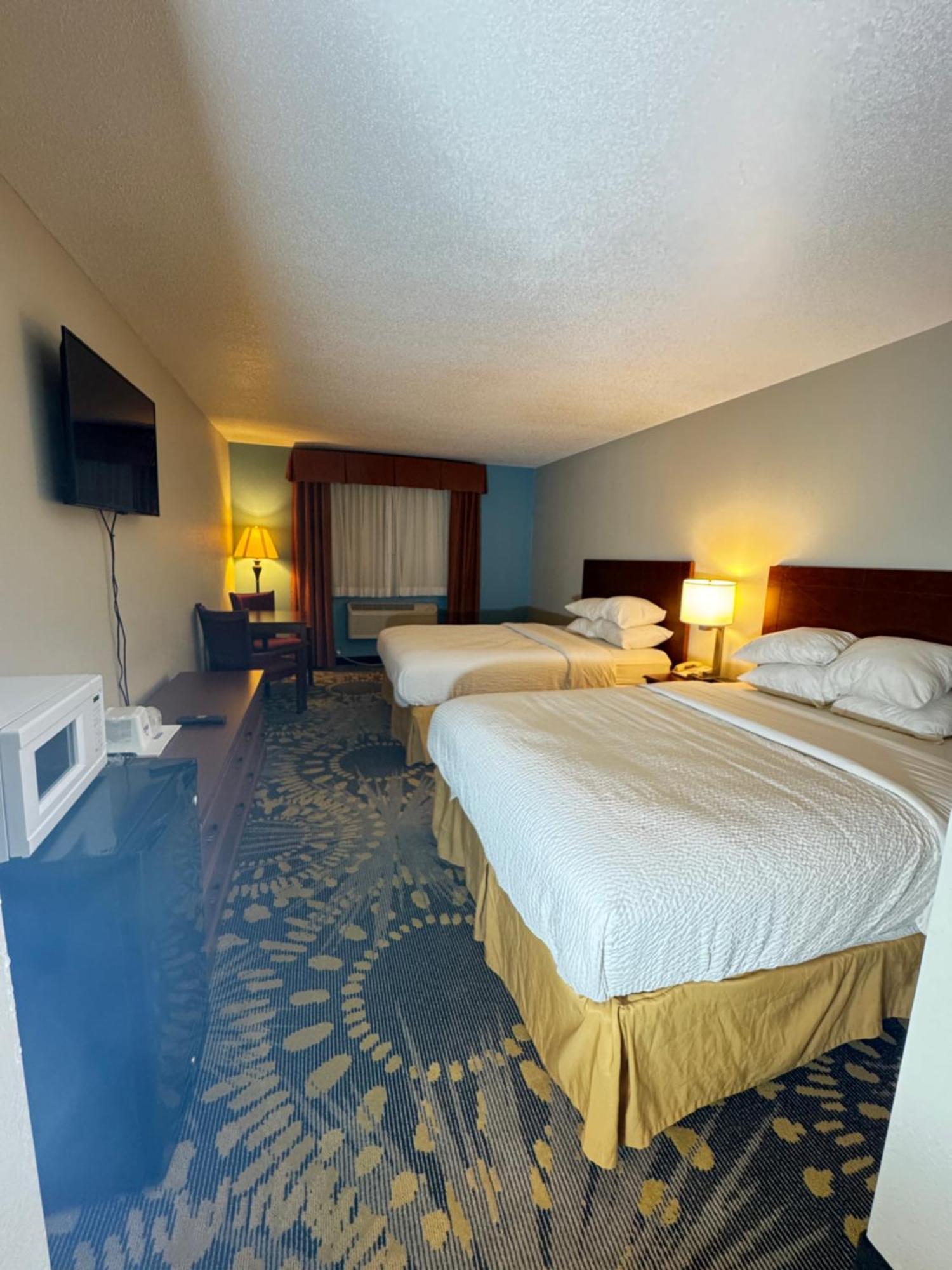 Days Inn By Wyndham Salina I-70 Εξωτερικό φωτογραφία