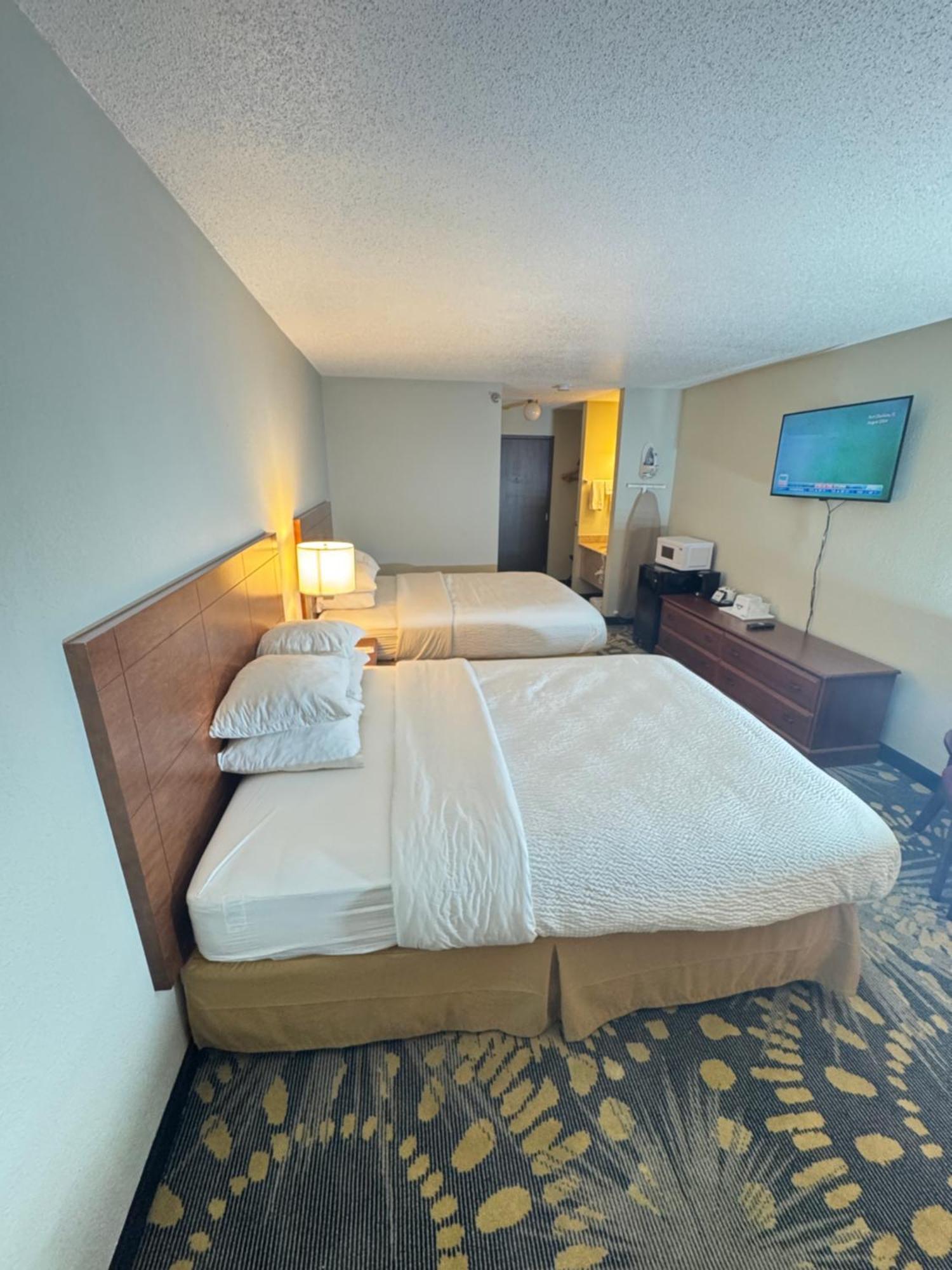 Days Inn By Wyndham Salina I-70 Εξωτερικό φωτογραφία