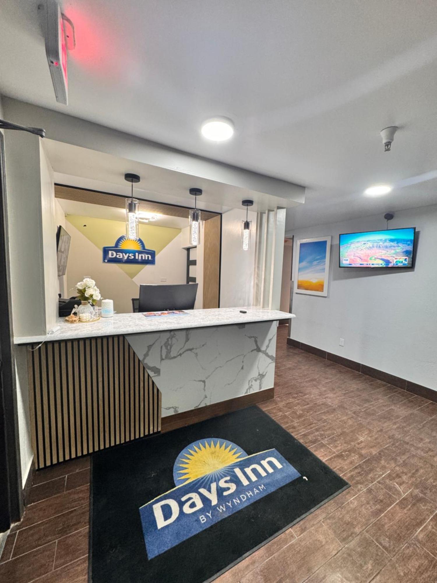 Days Inn By Wyndham Salina I-70 Εξωτερικό φωτογραφία