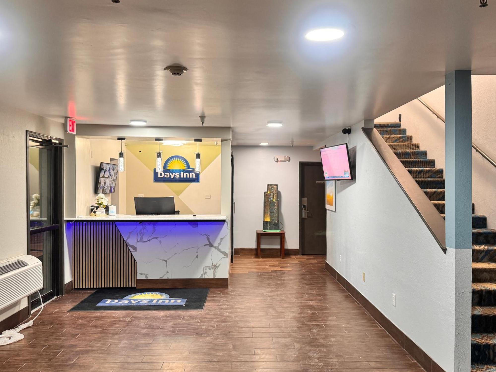 Days Inn By Wyndham Salina I-70 Εξωτερικό φωτογραφία