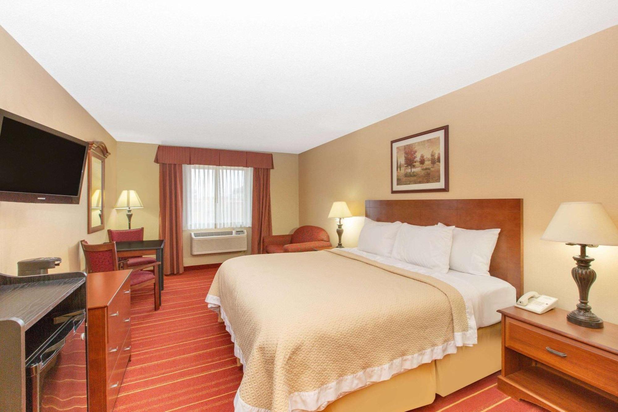 Days Inn By Wyndham Salina I-70 Εξωτερικό φωτογραφία