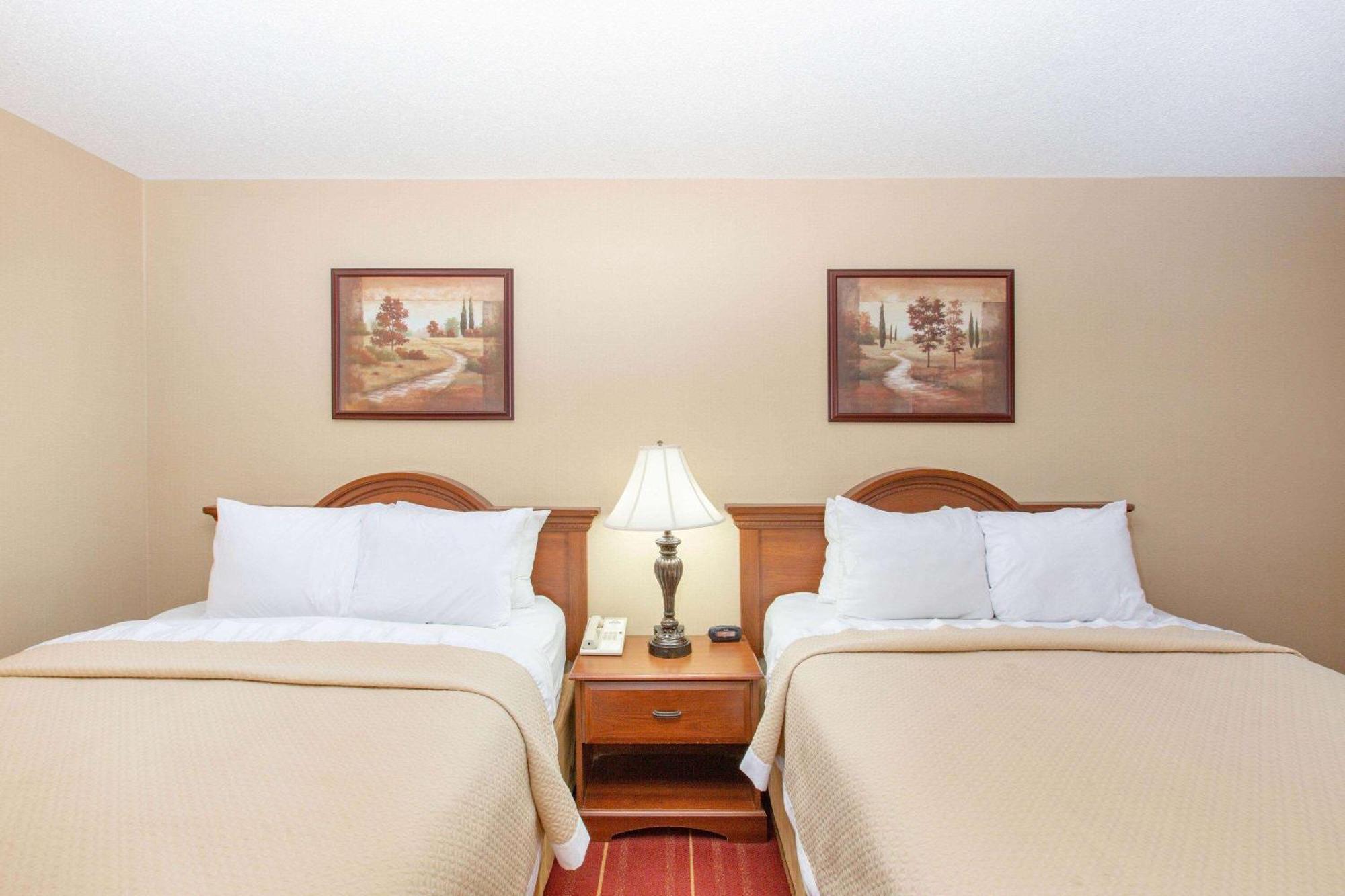 Days Inn By Wyndham Salina I-70 Εξωτερικό φωτογραφία