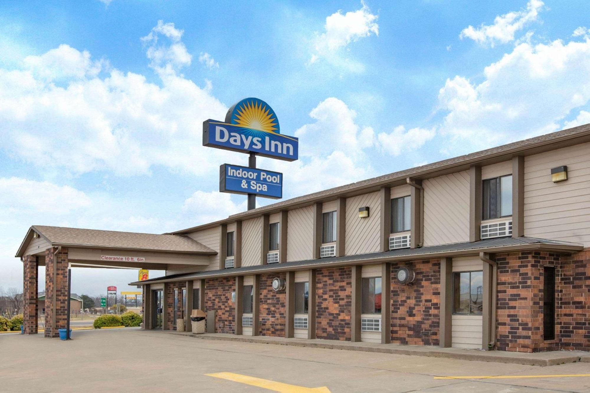 Days Inn By Wyndham Salina I-70 Εξωτερικό φωτογραφία