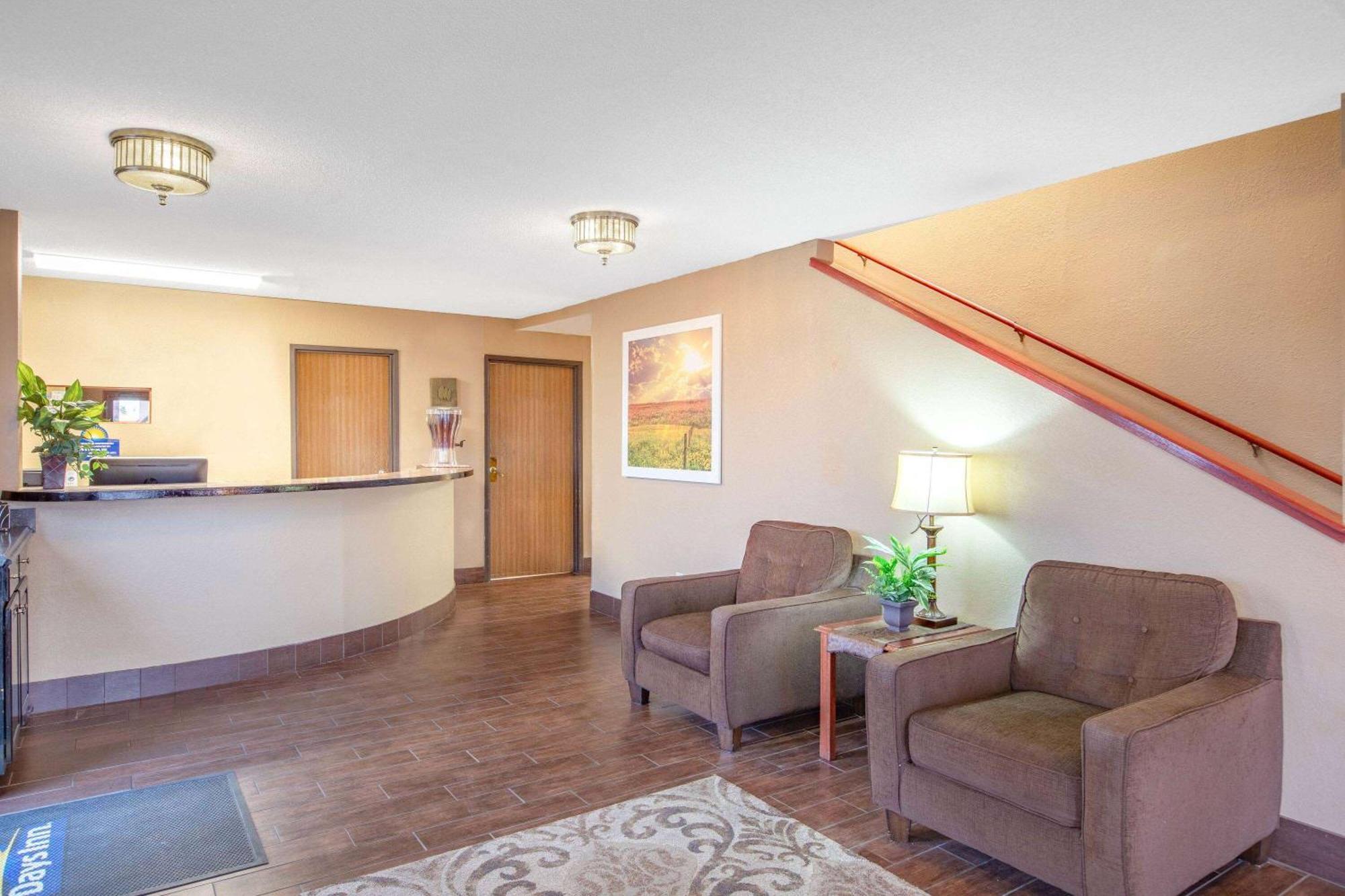 Days Inn By Wyndham Salina I-70 Εξωτερικό φωτογραφία